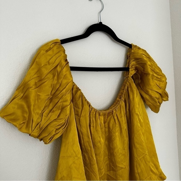 Urban Outfitters Dia Off The Shoulders Top Silky Satin Size M Women’s Yellow - Picture 8 of 10